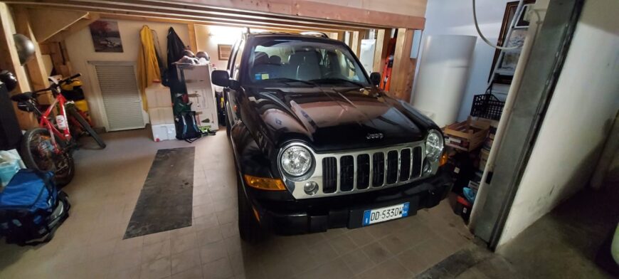 JEEP CHEROKEE NERA