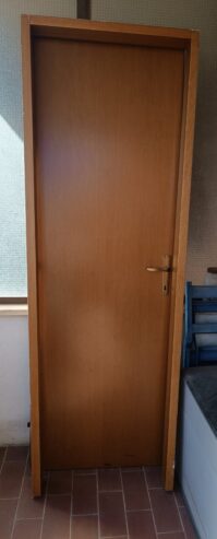 vendo porta con cornice Roma EUR